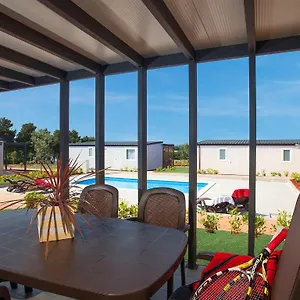 Park za odmor Adria Mobile Homes In Kastanija, Novigrad (Istria)